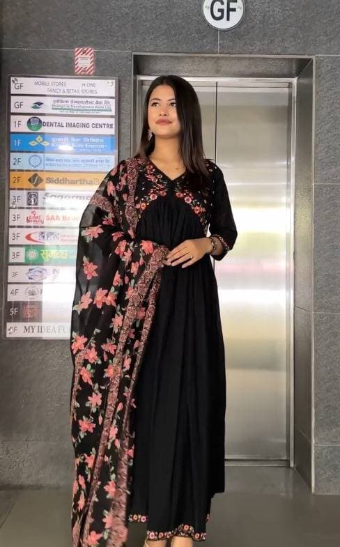 Alia Cut Black Gown thumbnail 2
